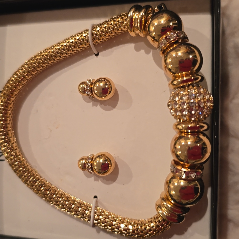 NINE WEST WOMEN'S FASHION JEWELRY GOLDTONE STRETCH BRACELET & PIERCED EARRINGS